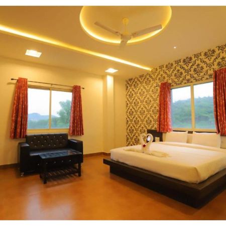 Hotel Raha Удайпур Екстериор снимка