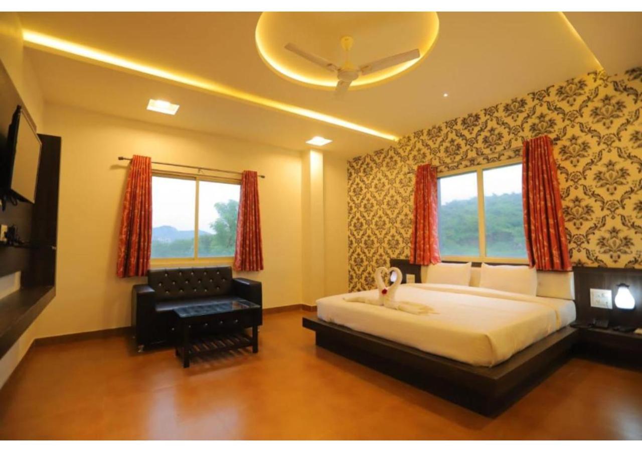 Hotel Raha Удайпур Екстериор снимка