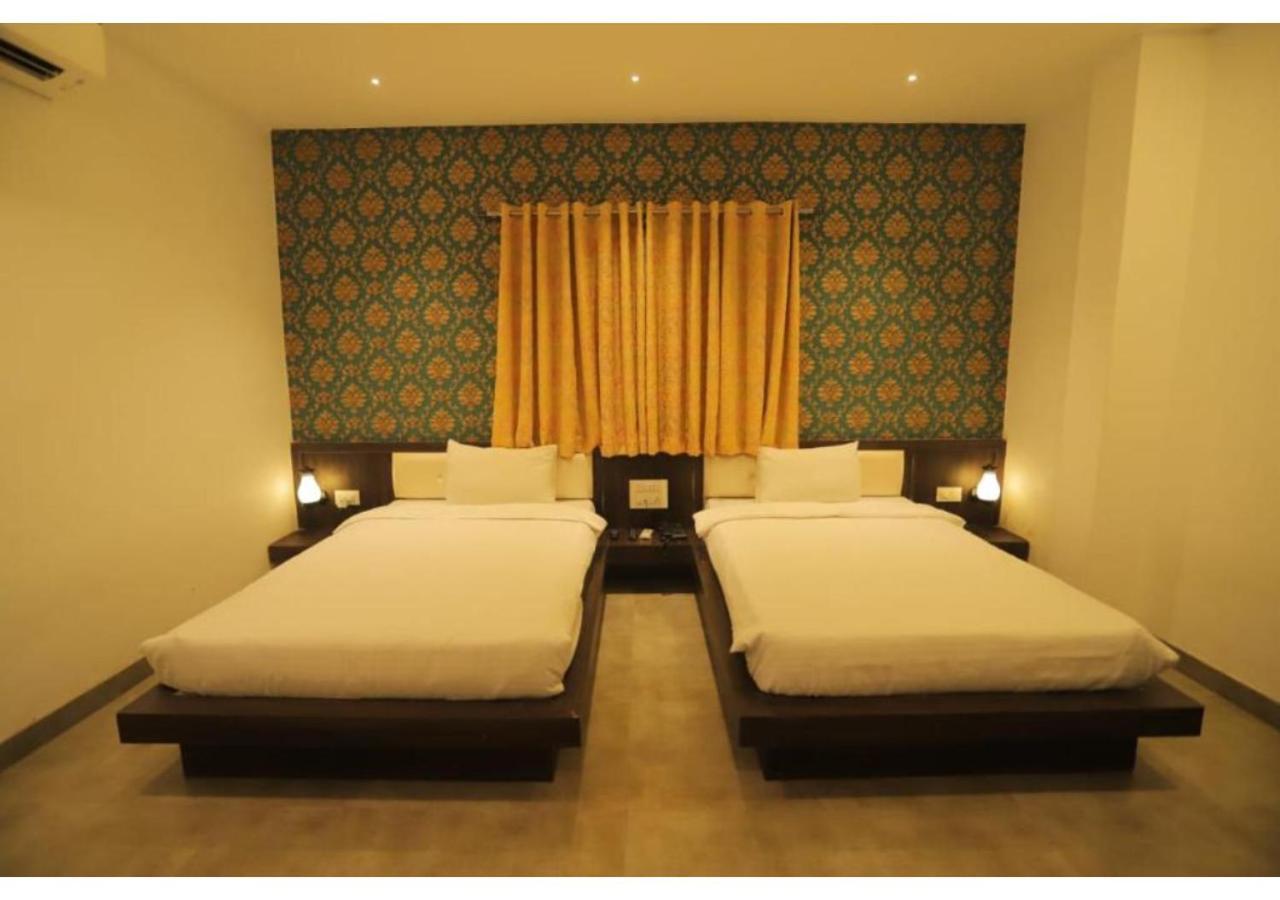 Hotel Raha Удайпур Екстериор снимка