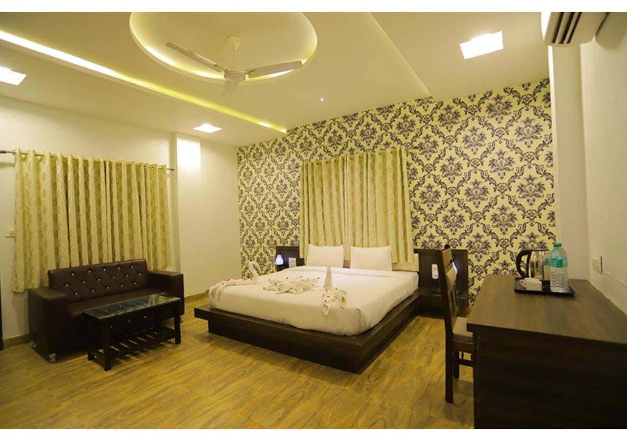 Hotel Raha Удайпур Екстериор снимка