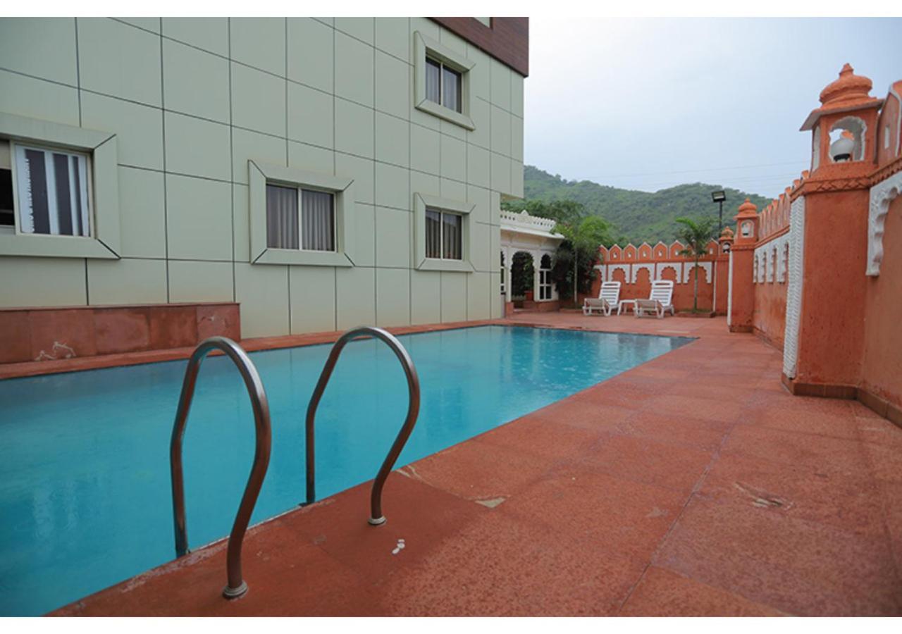 Hotel Raha Удайпур Екстериор снимка